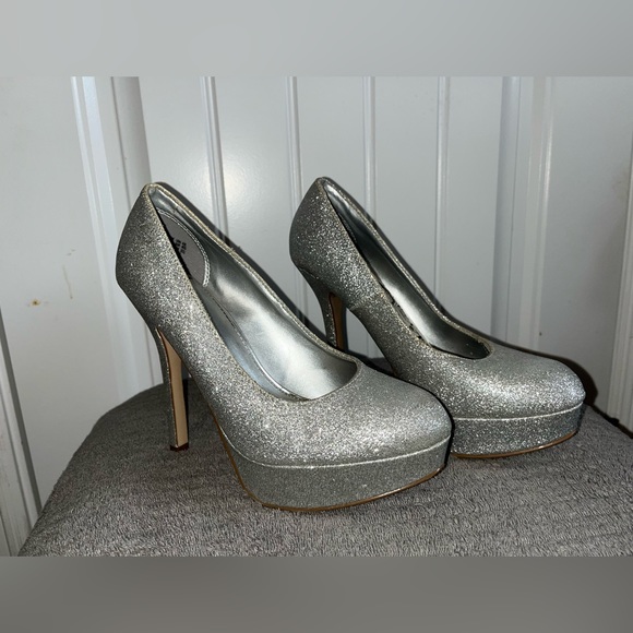 Beautiful, gray sparkles, high heels. - Picture 1 of 6